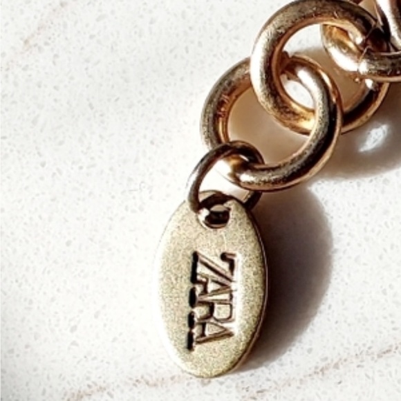 Zara Dangle Charms Matte Gold Queen of Hearts Bracelet - Picture 7 of 7